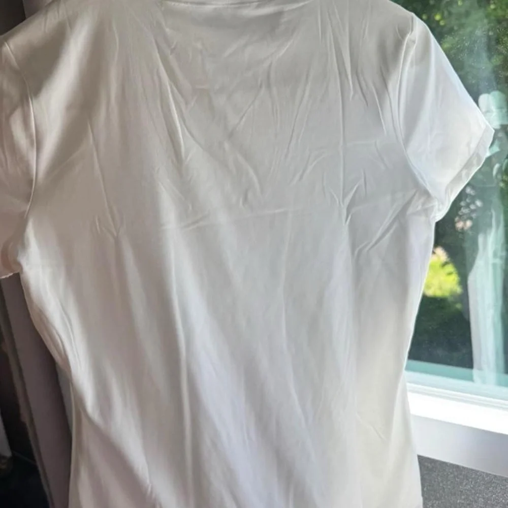 White basic top - Picture 2 of 3
